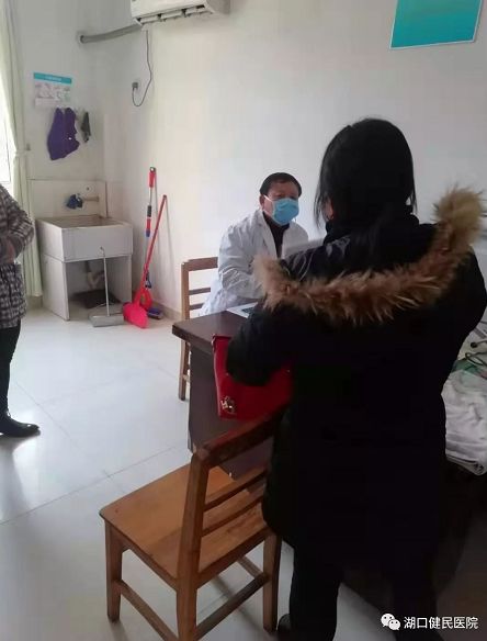 医护人员在抗疫前线忙碌的身影