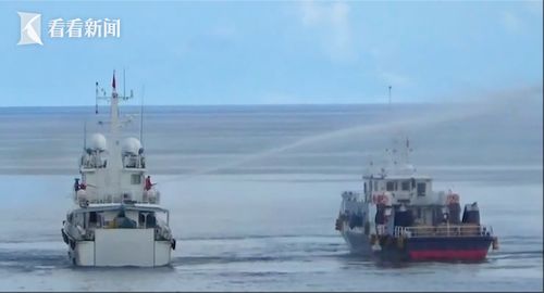 海警水炮喷射画面