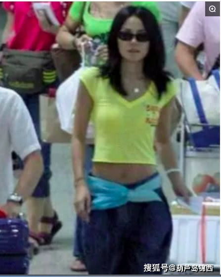 那英和王菲逛街时的合影