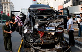 司机接受交警询问