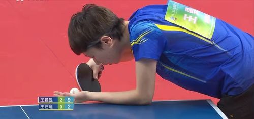 王曼昱挥拍照片