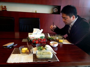 刘强东展示做好的菜