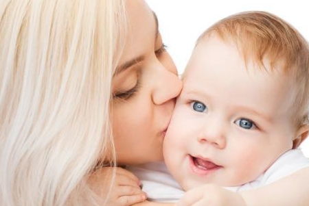 高校女生宿舍惊现分娩事件，校方回应引争议！