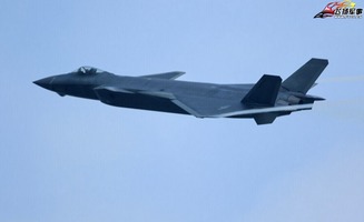 歼20拉出脱体涡流，网友大呼帅气！