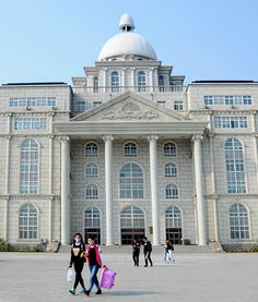 美国国会大厦前人群聚集