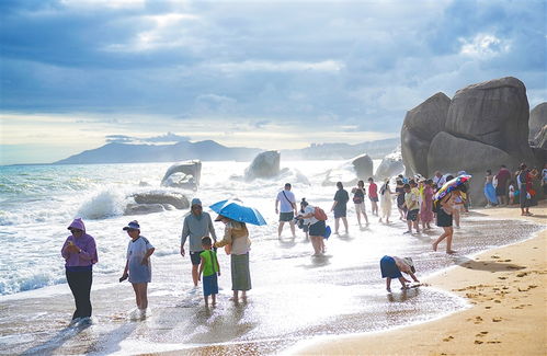 惊险时刻！中国游客勇救落水女子，用嘴咬住头发创造奇迹