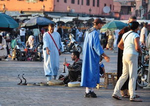 以色列街头人们表情严肃