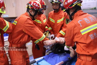救援人员施救场景