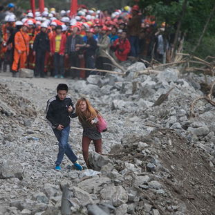 日本峭壁救人！陕西大哥左手残疾仍英勇施救