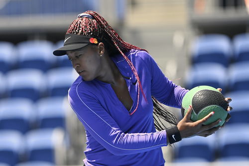 网球运动员在成都休憩