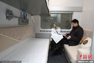 火车卧铺车厢内部