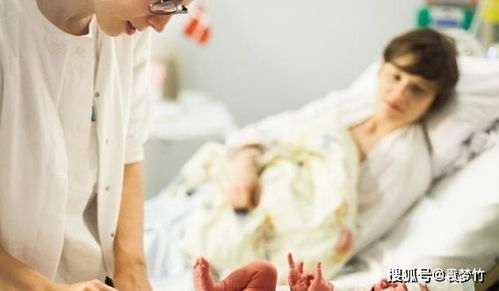 医护人员处理胎盘