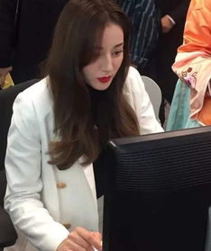 迪丽热巴工作照