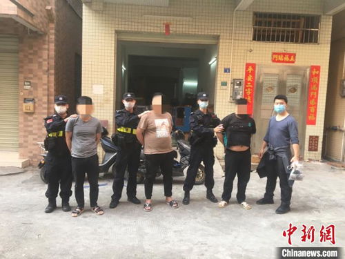 警方抓获嫌犯现场