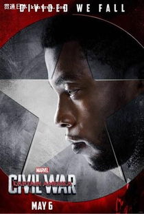 仪式上众人表情肃穆