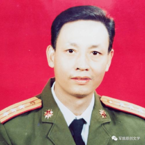 国防部长董军着军装无肩章背后有何深意？