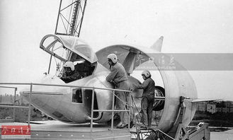 技术人员正在调试歼 - 6 无人机