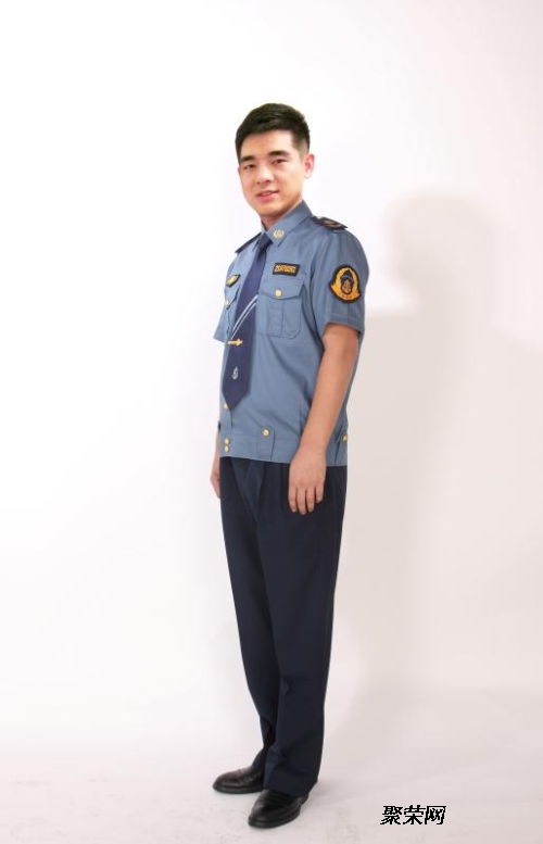 小作坊生产的彩色冲锋衣