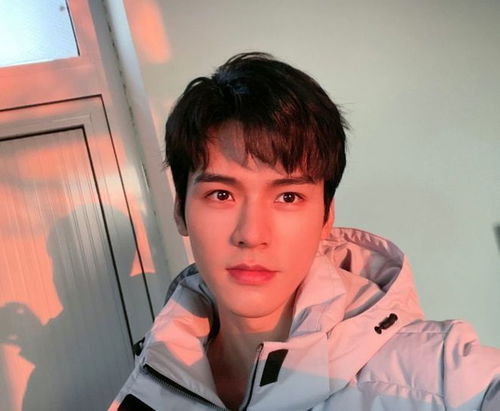 花少7龚俊白衣公卿剧组请客，现场氛围超嗨！