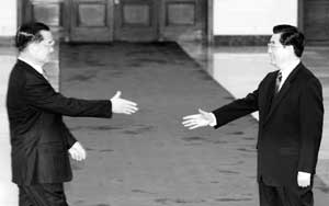 以色列大使和美国代表握手