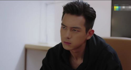 李现一身帅气打扮的全身照