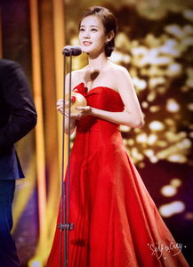 李一桐自曝缺牙照，这波真实操作引网友热议！