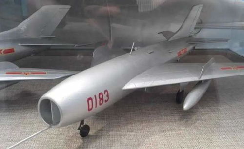 歼 - 6 无人机在空中盘旋