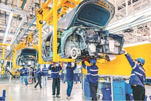 电动汽车生产车间