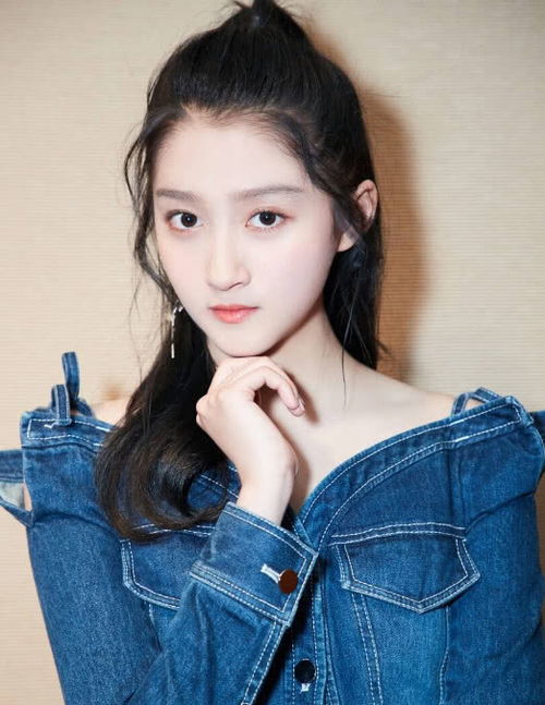 关晓彤认真学习