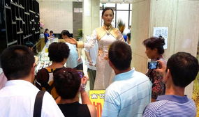 苹果iPhone 17 Pro发售首日，铝合金机身竟现划痕？