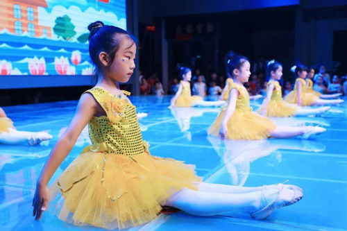 明星在舞台上的照片