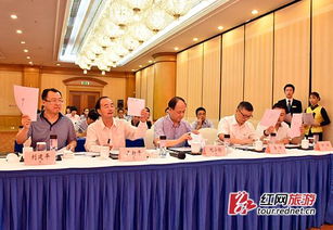 评委们正在认真打分