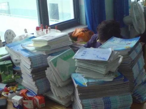 地方教师为何不愿当班主任？背后原因引深思