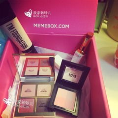 精美的化妆品礼盒展示