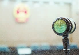 入室抢婴案受害者：带着判决书祭奠爷爷