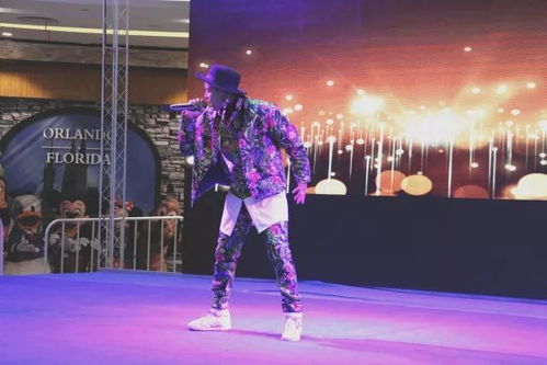 各种风格的路人唱歌画面