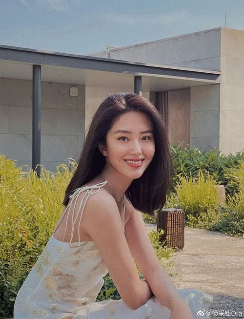 杨采钰官宣当妈啦！