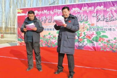 一家人在谈论家事