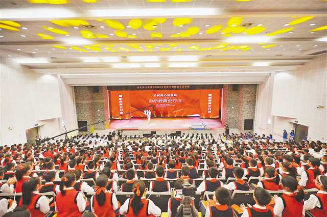 国防公开课：一场别开生面的爱国教育之旅