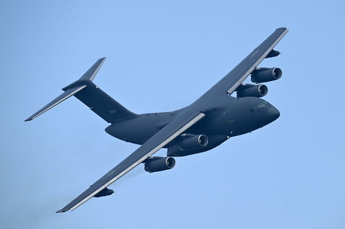 运油 - 20 加速准备起飞瞬间