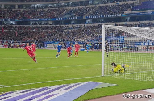 盐城队中场传球配合画面