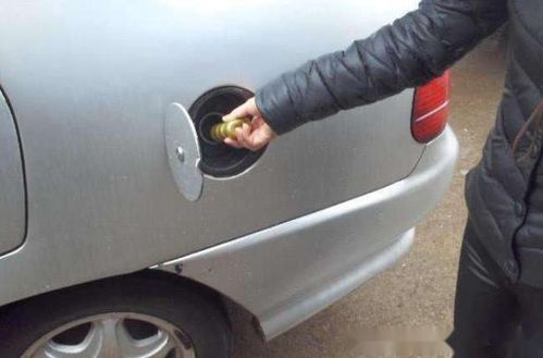 添加燃油宝过程