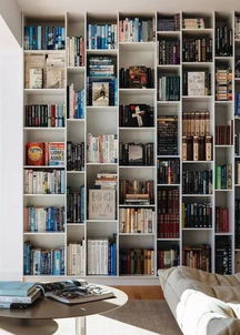 吕礼诗参观航展展品