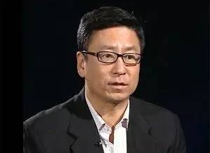 白岩松讲话画面