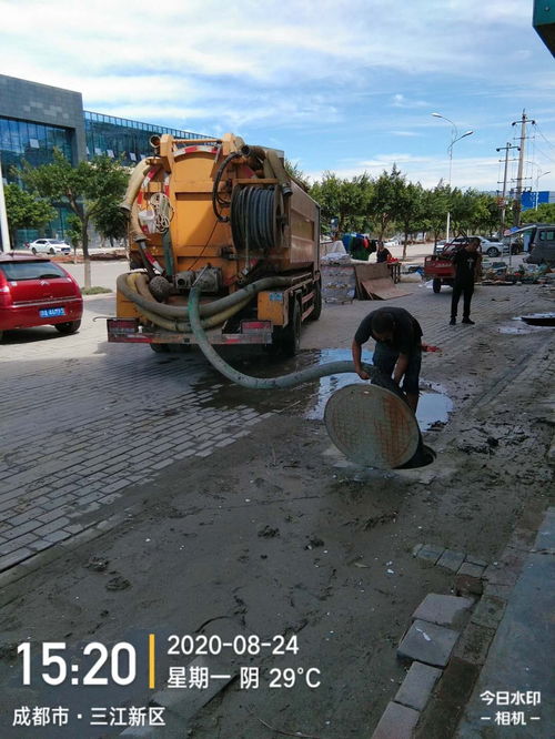 内江清淤工人遇险，镇政府全力救援中