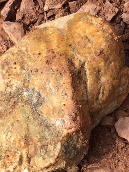 陨石猎人广东茂名挖坑寻宝，惊现423公斤火流星！