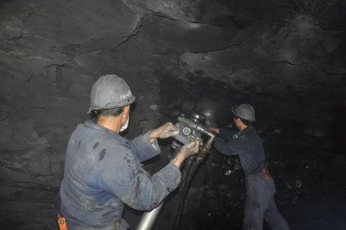 惊悚！非法淘金者井下生存两年，背后真相令人咋舌