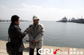 记者现场采访画面