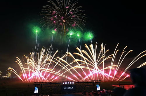 烟花炸山争议，两大权威媒体同日表态引关注