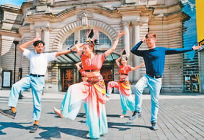 演出现场充满浓郁的中国风